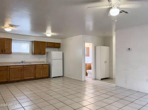 1524 W SAHUARO Drive #B, Phoenix, AZ 85029