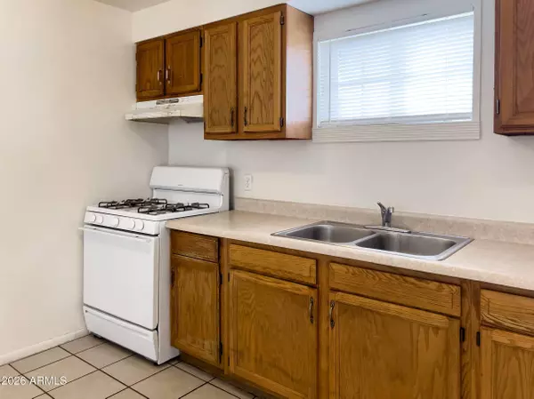 1524 W SAHUARO Drive #B, Phoenix, AZ 85029