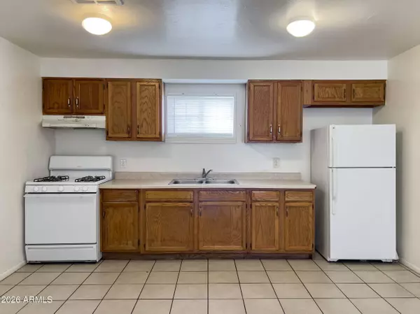 1524 W SAHUARO Drive #B, Phoenix, AZ 85029