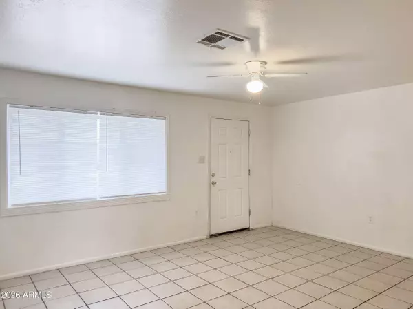 1524 W SAHUARO Drive #B, Phoenix, AZ 85029