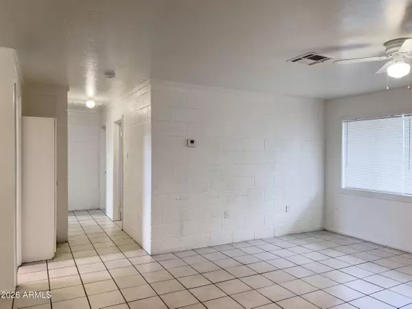 1524 W SAHUARO Drive #B, Phoenix, AZ 85029