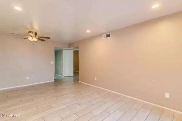 3131 W COCHISE Drive #250, Phoenix, AZ 85051