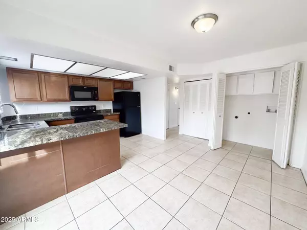 6729 N 44TH Avenue, Glendale, AZ 85301