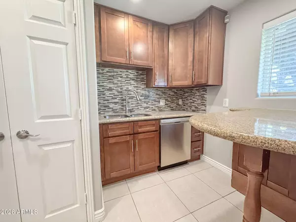 1003 W HOWE Street, Tempe, AZ 85281