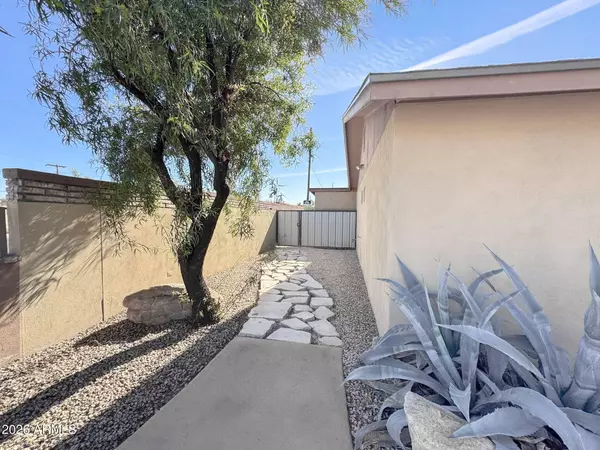 1003 W HOWE Street, Tempe, AZ 85281