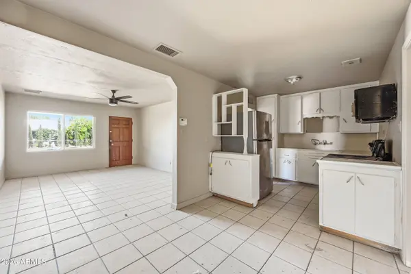 6532 N 19TH Drive, Phoenix, AZ 85015