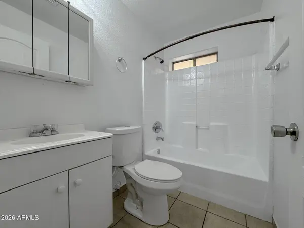 1023 E OLD SOUTHERN Avenue #B, Phoenix, AZ 85042