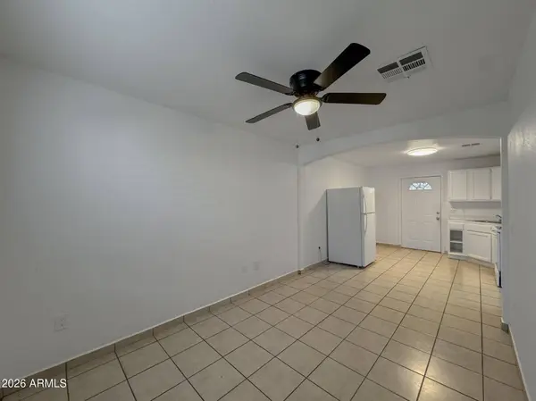 1023 E OLD SOUTHERN Avenue #B, Phoenix, AZ 85042
