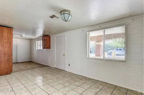 6321 W WHITTON Avenue, Phoenix, AZ 85033
