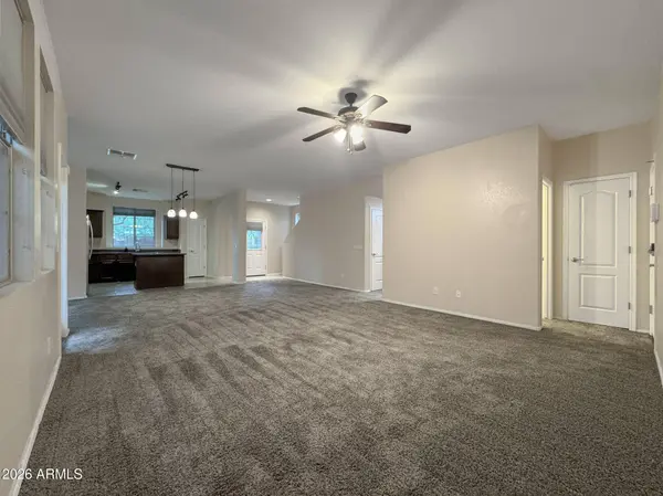 3721 E KERRY Lane, Phoenix, AZ 85050