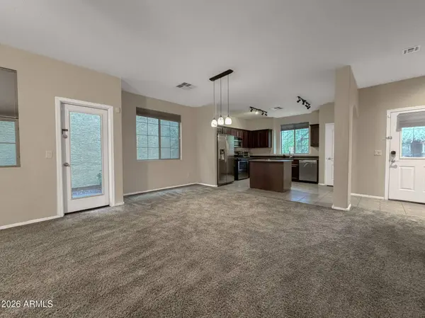 3721 E KERRY Lane, Phoenix, AZ 85050