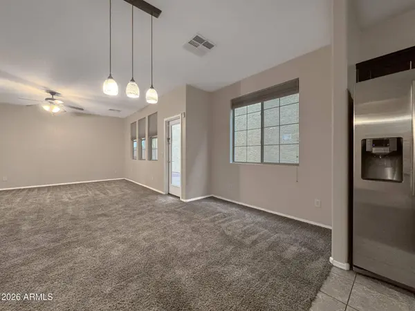 3721 E KERRY Lane, Phoenix, AZ 85050