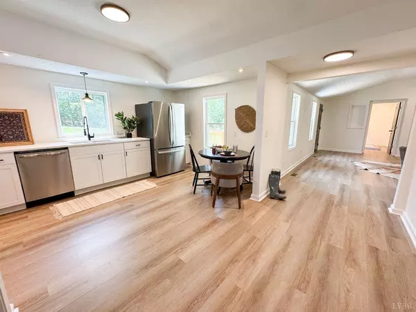 453 Plateau DR, Evington, VA 24550