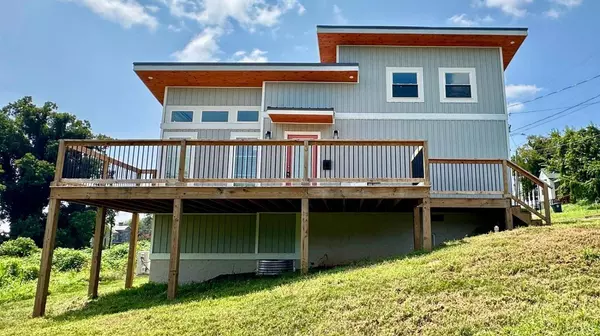 100 F ST, Lynchburg, VA 24504