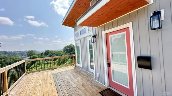 100 F ST, Lynchburg, VA 24504