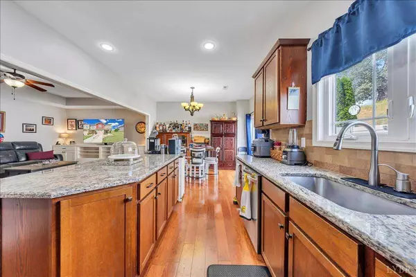 1069 Commonwealth CIR, Forest, VA 24551