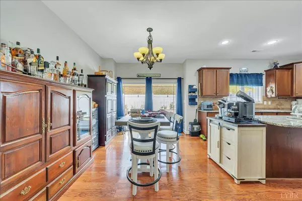 1069 Commonwealth CIR, Forest, VA 24551