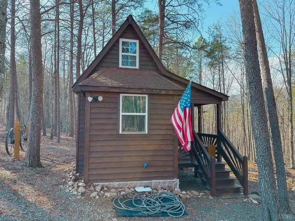 507 Faith Cove DR, Sandy Level, VA 24161