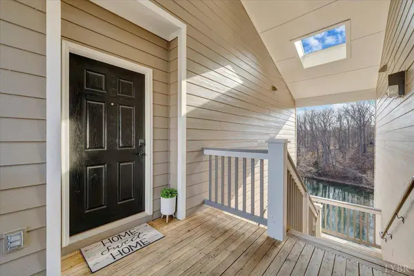 300 South Pointe Shore DR, Moneta, VA 24121