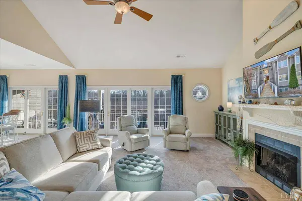 300 South Pointe Shore DR, Moneta, VA 24121