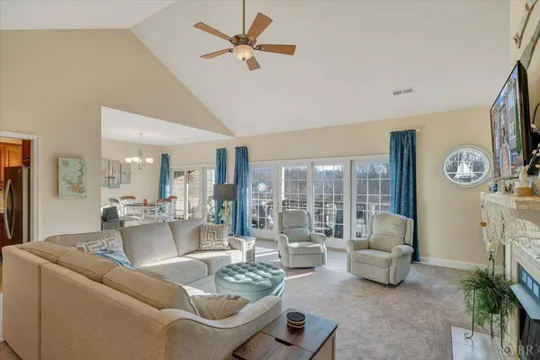 300 South Pointe Shore DR, Moneta, VA 24121
