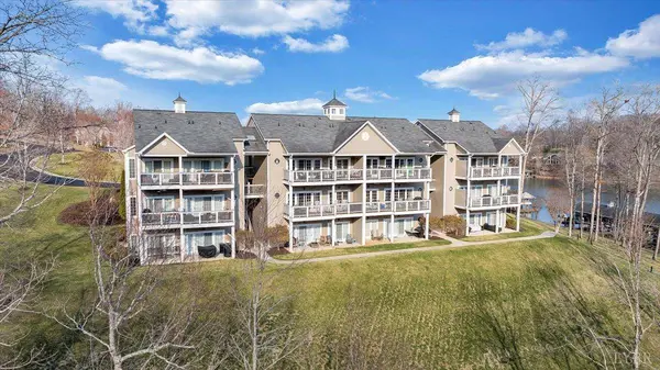 300 South Pointe Shore DR, Moneta, VA 24121