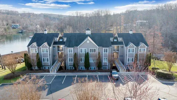 300 South Pointe Shore DR, Moneta, VA 24121