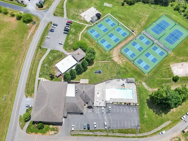 1114 8th Fairway LN, Huddleston, VA 24104