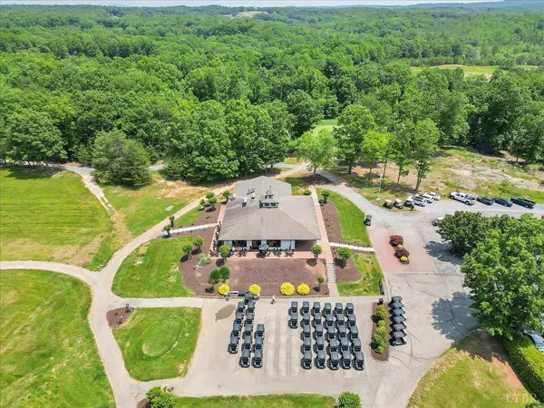 1114 8th Fairway LN, Huddleston, VA 24104
