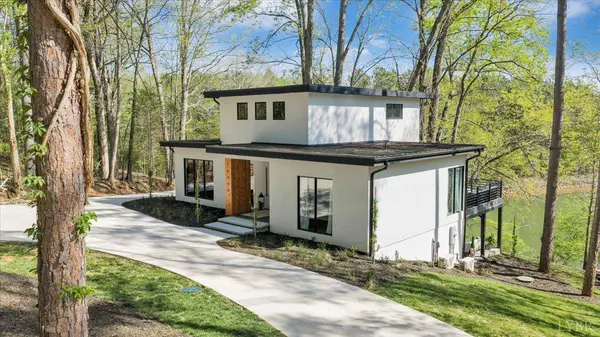 16358 Moneta RD, Moneta, VA 24121