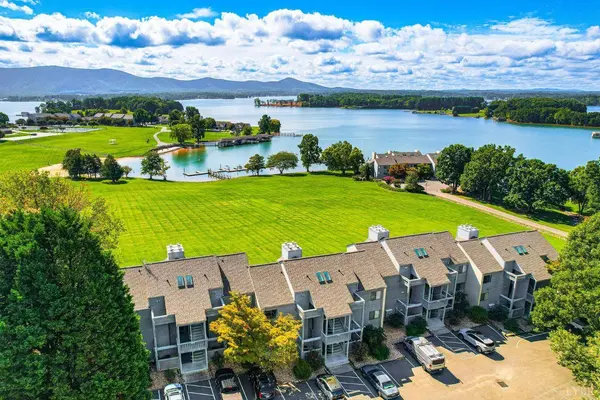 120 Sailors Cove DR, Moneta, VA 24121