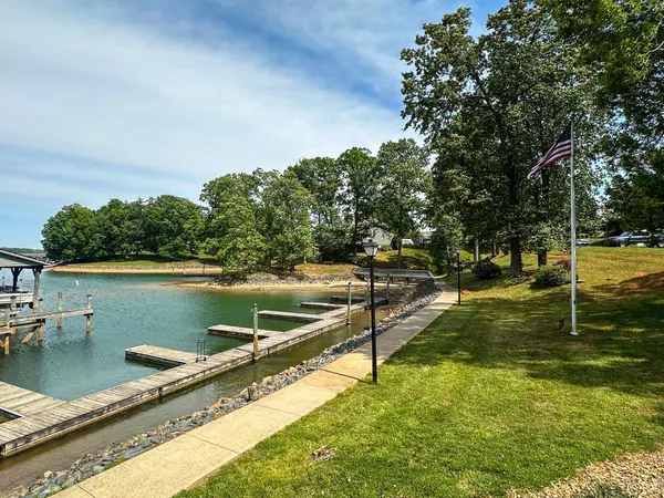 120 Sailors Cove DR, Moneta, VA 24121