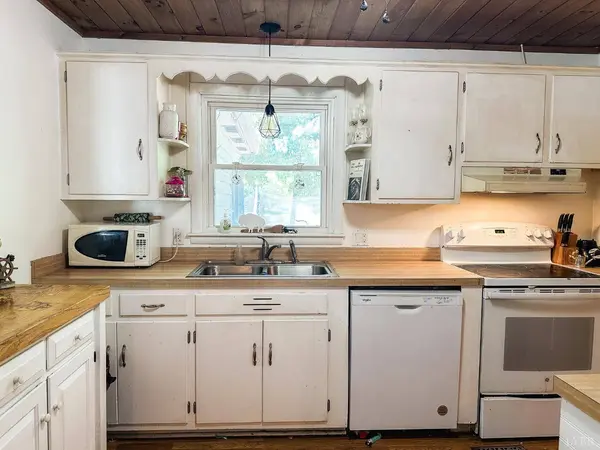 205 Bumgarner DR, Forest, VA 24551