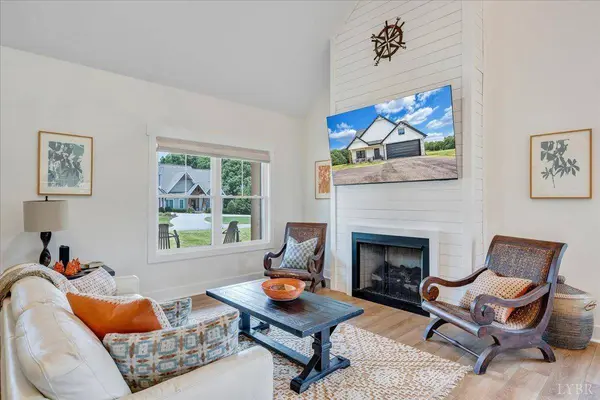 510 Camellia PL, Moneta, VA 24121