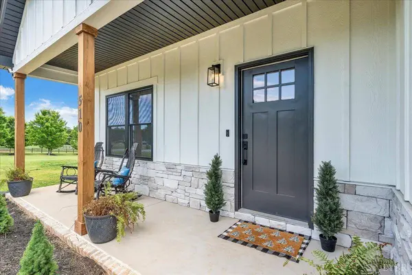 510 Camellia PL, Moneta, VA 24121