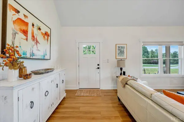 510 Camellia PL, Moneta, VA 24121