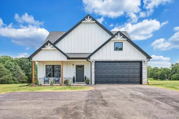 510 Camellia PL, Moneta, VA 24121