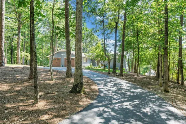 154 Key Lakewood DR, Moneta, VA 24121