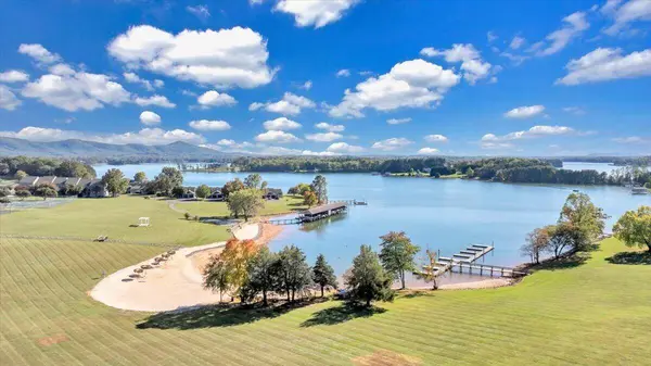 120 Sailors Cove DR, Moneta, VA 24121