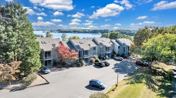 120 Sailors Cove DR, Moneta, VA 24121