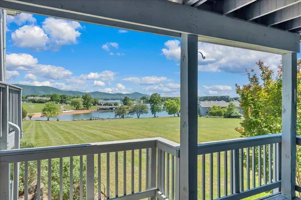 120 Sailors Cove DR, Moneta, VA 24121