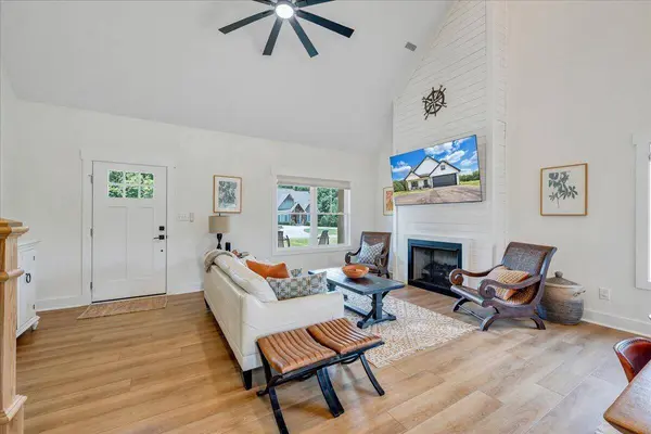 510 Camellia PL, Moneta, VA 24121