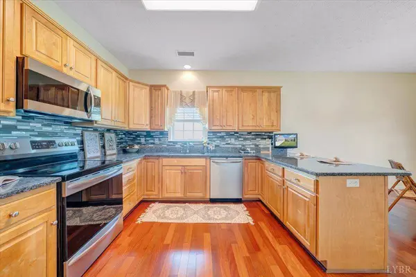 1042 New Market, Forest, VA 24551