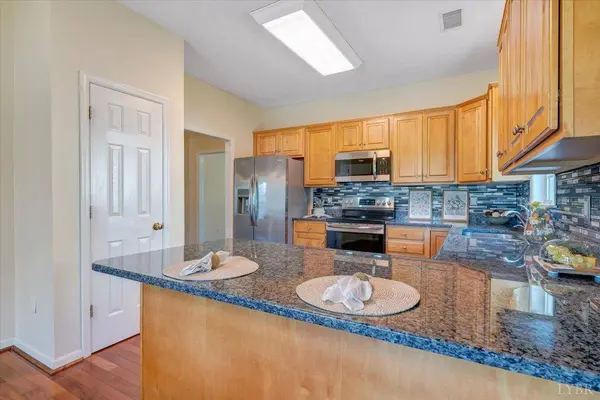 1042 New Market, Forest, VA 24551