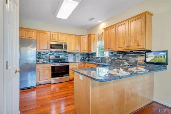 1042 New Market, Forest, VA 24551