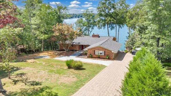 1080 Forest Way CIR, Moneta, VA 24121