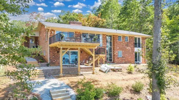 1080 Forest Way CIR, Moneta, VA 24121