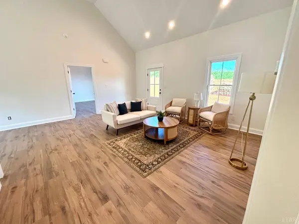 464 Bellview RD, Appomattox, VA 24522