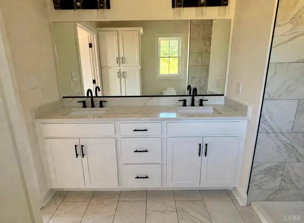 464 Bellview RD, Appomattox, VA 24522