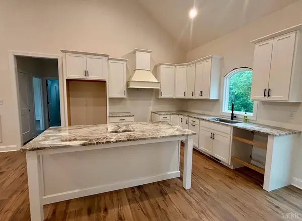 464 Bellview RD, Appomattox, VA 24522
